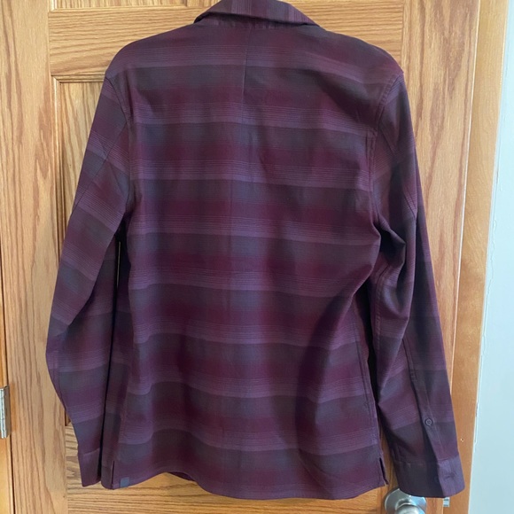 Lululemon men's button up shirt - Picture 2 of 3